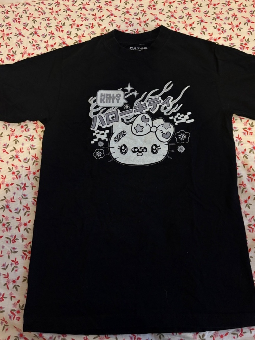 Catori Sanrio Hello Kitty Graphic Short Sleeve Tee in Black Like New
